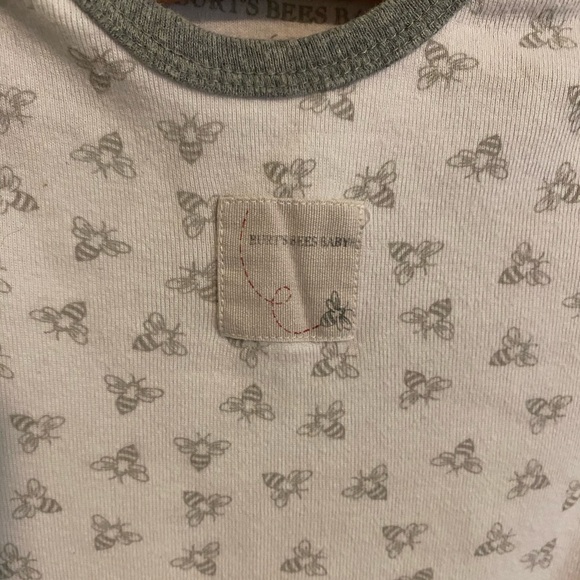 Burt’s Bees bodysuit bundle of 3 (6-9 Months) - Picture 11 of 11